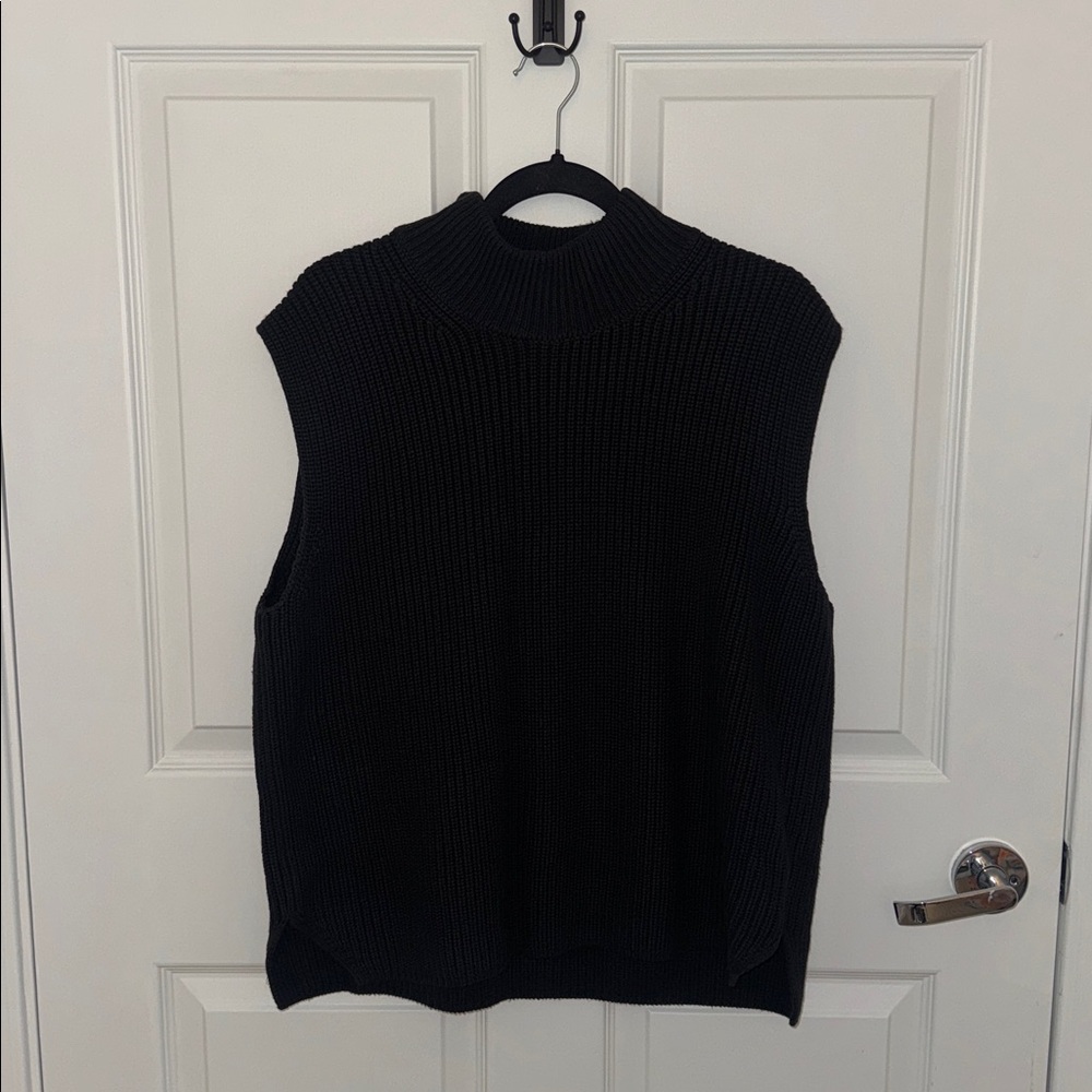 Abercrombie & Fitch Black Sleeveless Sweater
